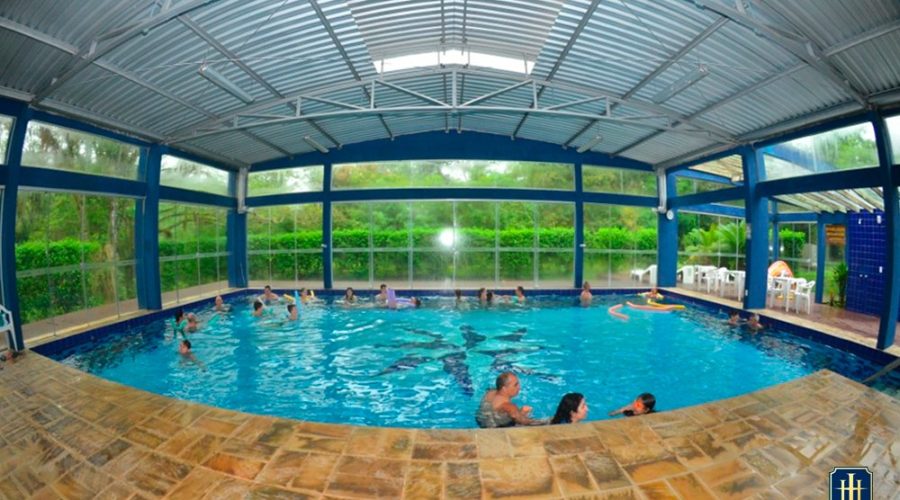 Piscina com água termal com 36 graus no Hotel Internacional Gravatal