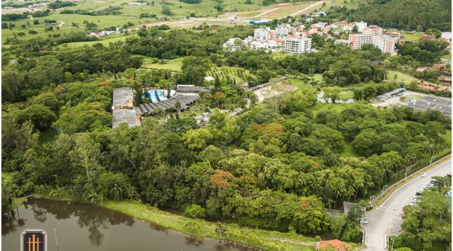 Ferias-de-verao-em-um-lugar-com-muito-verde-Hotel-Internacional-Gravatal