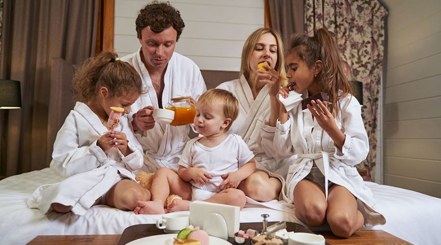 fuja da rotina com a família, assim como nessa foto.